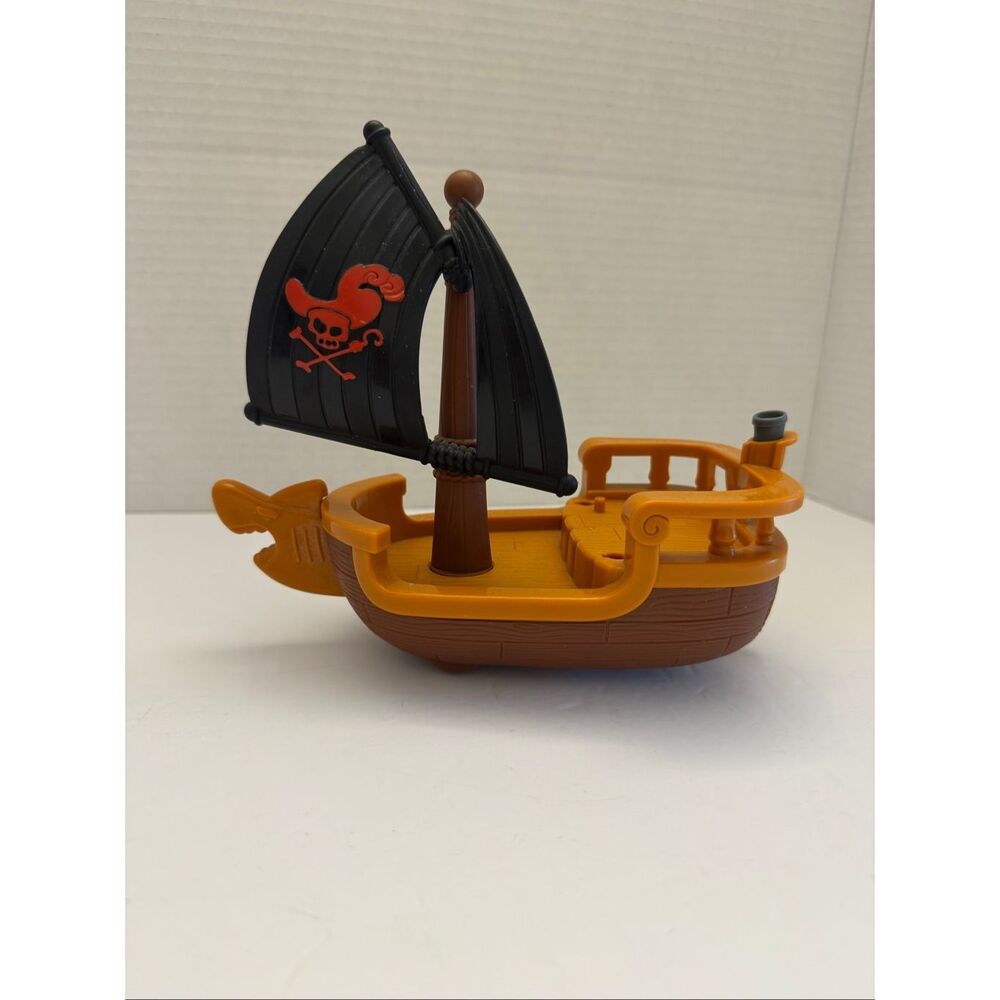 Disney Jake & the Neverland Pirates Captain Hooks Battle Boat + 4 Figures Mattel - Picture 5 of 9